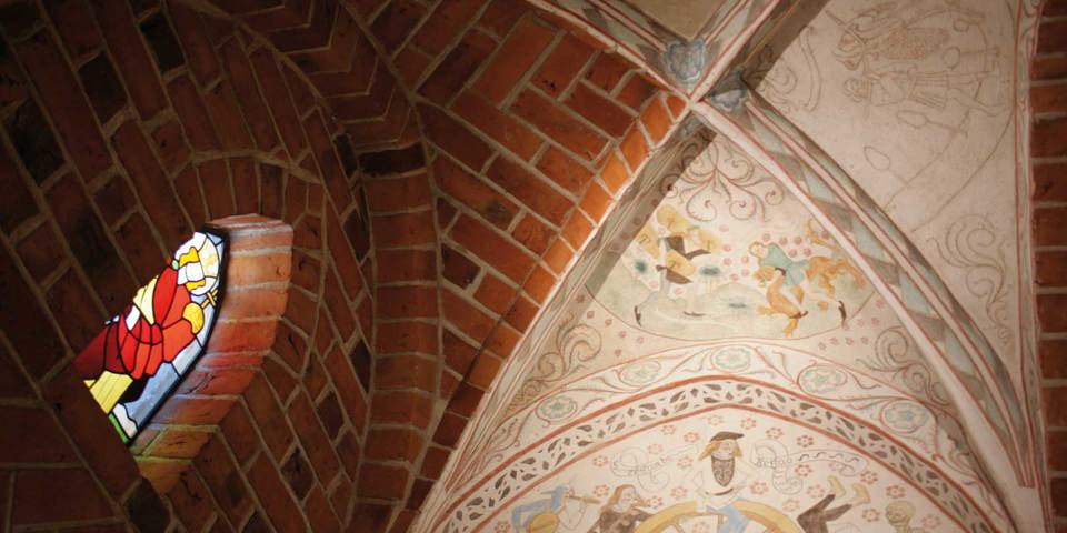 Constructed museum environment of a medieval building cabin. Photo: Ray Wahlsten